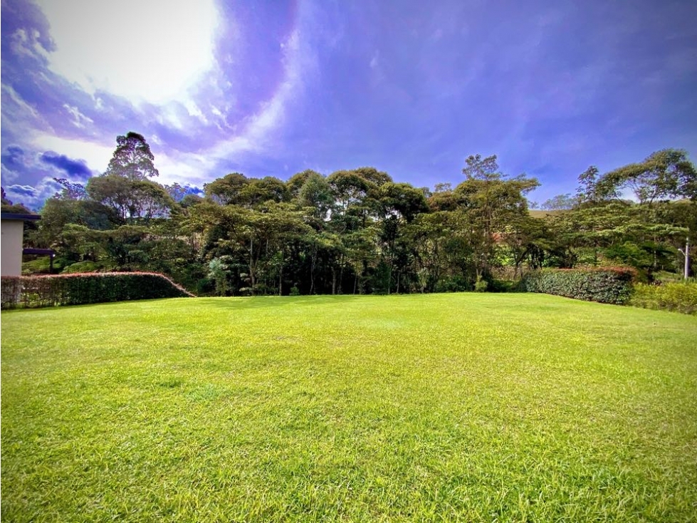 Venta Lote con Quebrada Parcelacion El Retiro Exotica con Bosque