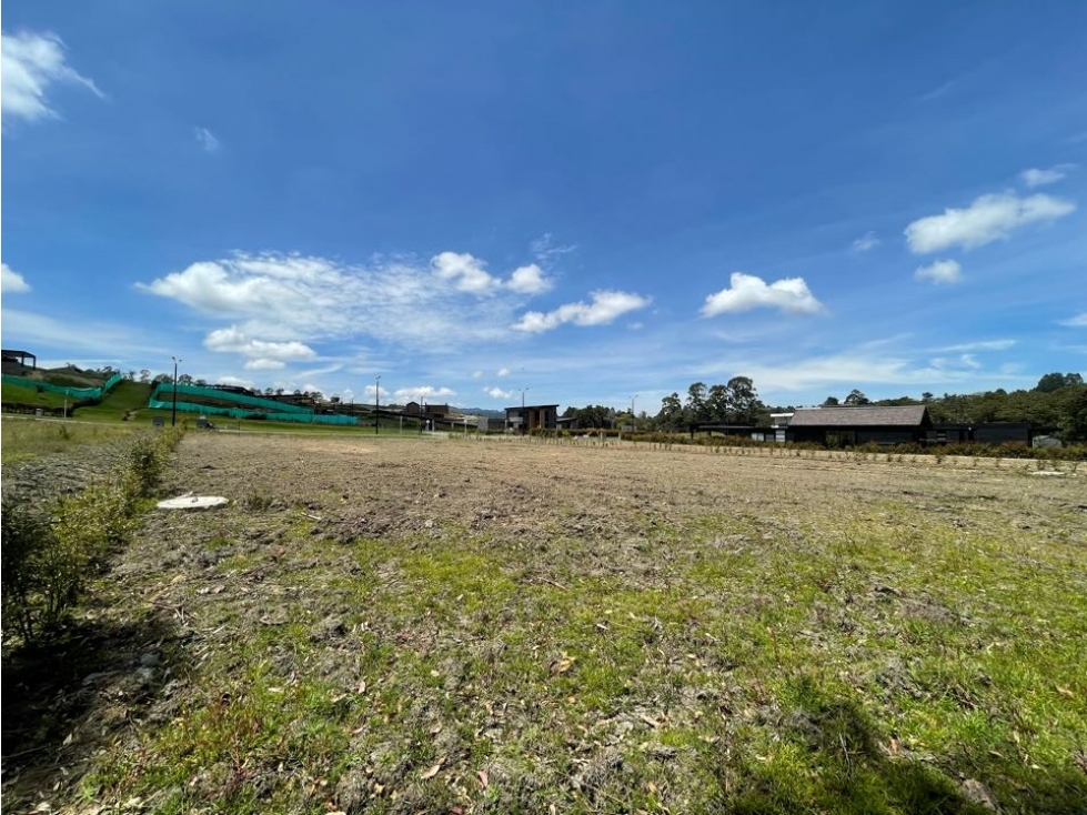 Lote plano en El Alto de las Palmas sector Acuarela - 1