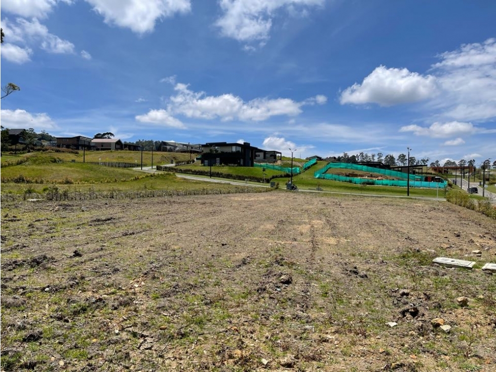 Lote plano en El Alto de las Palmas sector Acuarela - 3