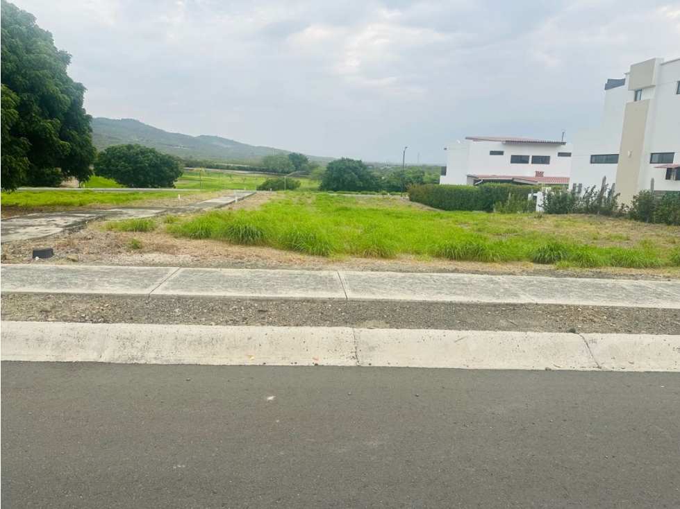 Lote plano de venta en Urb. Montecristi Golf Club-Manabi.