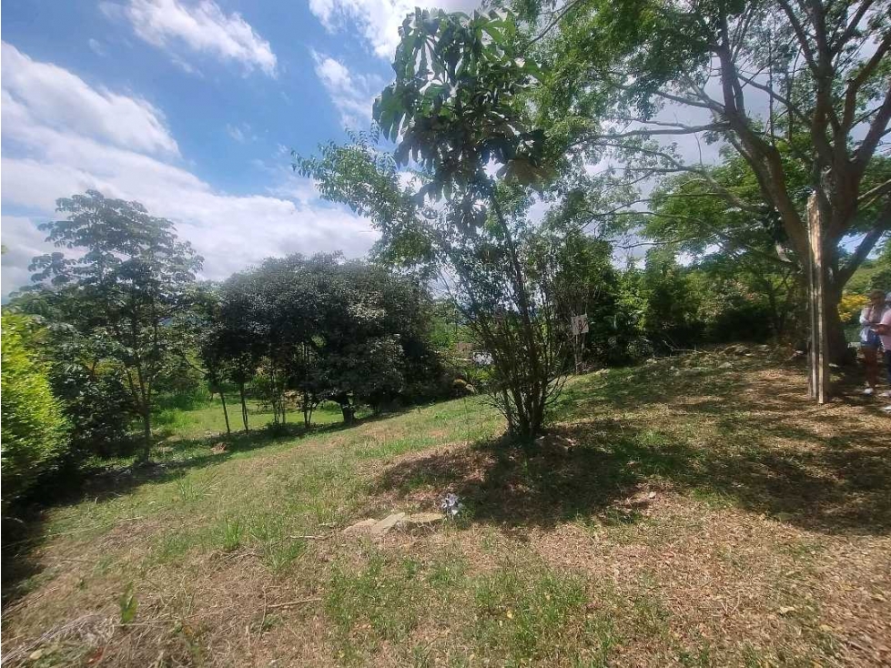 Lote semiplano en Conjunto Cerrado.