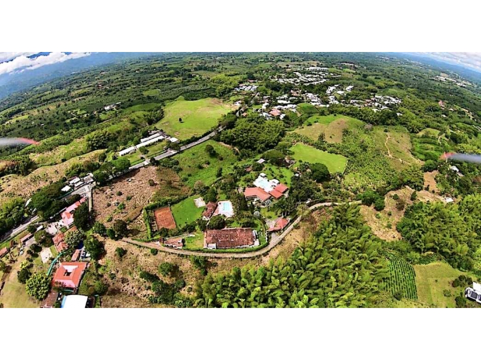 Finca suburbana junto aut. del Café cerca al Aerop. EL EDEN - Armenía