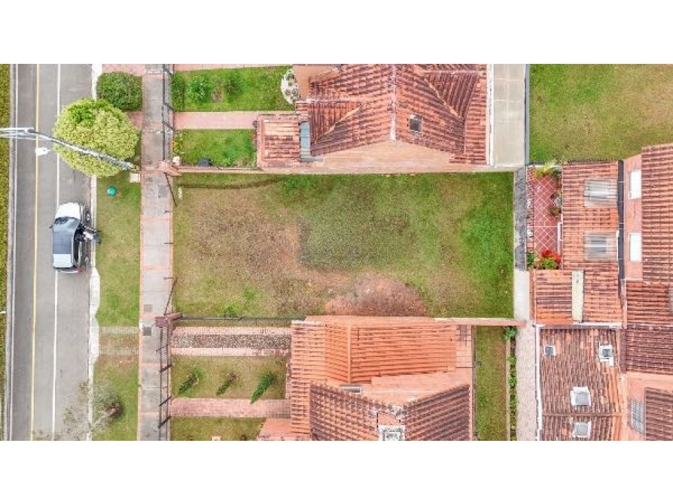 Lote un unidad cerrada Rionegro sector San Nicolás — foto 2