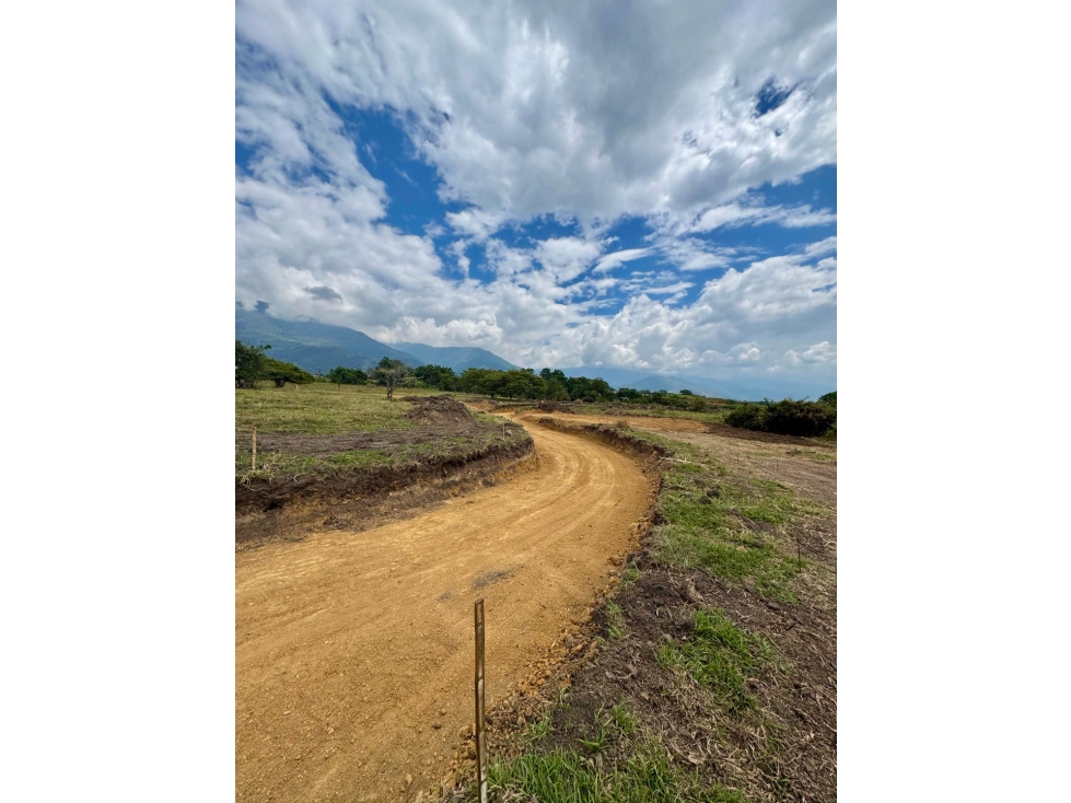 Lotes desde 1.277m2 en venta en parcelación - Santa Elena El Cerrito — foto 5