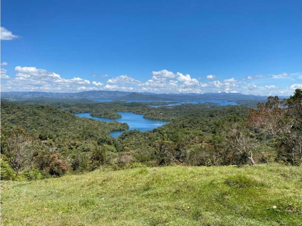 Lotes en Exclusiva Parcelacion fácil acceso al Peñol y Guatapé - 1