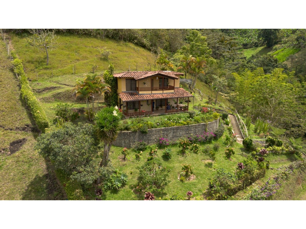 SE VENDE LOTES Y CABAÑA EN LAGO CALIMA DARIEN - 4