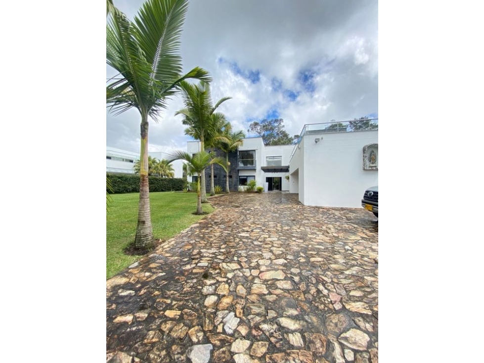 Lujosa casa en Llanogrande para venta y renta