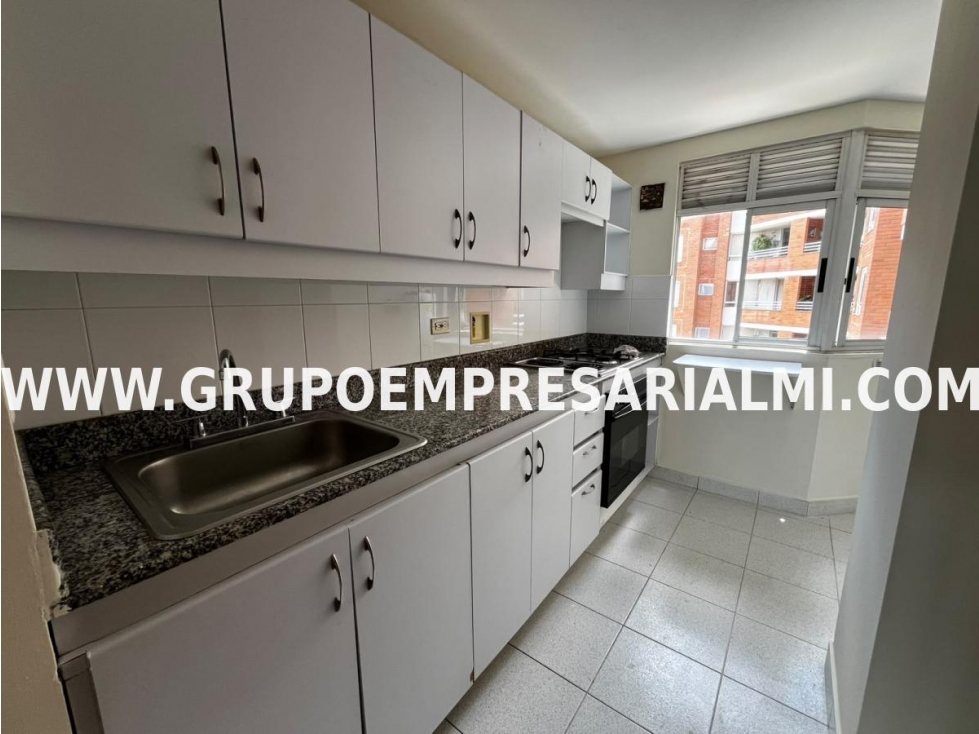 LUJOSO APARTAMENTO EN ARRIENDO - SECTOR EL POBLADO COD: 34113 — foto 2