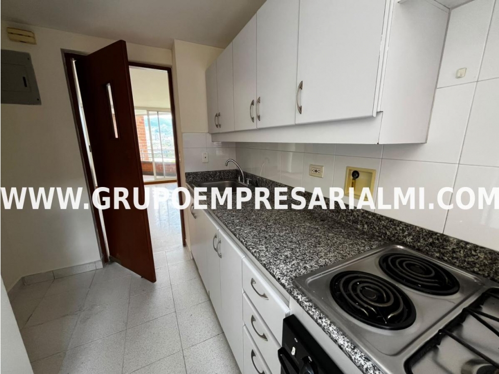 LUJOSO APARTAMENTO EN ARRIENDO - SECTOR EL POBLADO COD: 34113 — foto 3