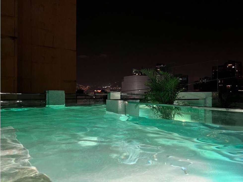 LUJOSO HOTEL EN VENTA POBLADO - 2