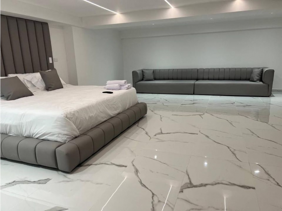 LUJOSO HOTEL EN VENTA POBLADO - 4