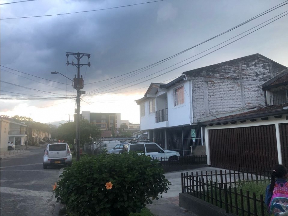 LUXA VENDE CASA BARRIO SANTA CLARA. Excelente ubicación