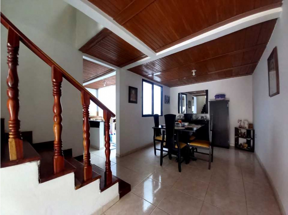 LUXA INMOBILIARIA VENDE CASA BARRIO COLINAS DE FUCHA.SANTA INÉS POPA
