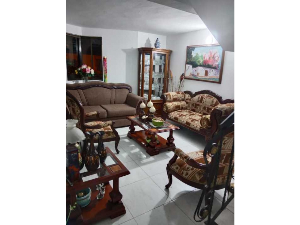 Luxa inmobiliaria vende casa remodelada. conjunto GUAYACÁNES DEL RIO. — foto 3