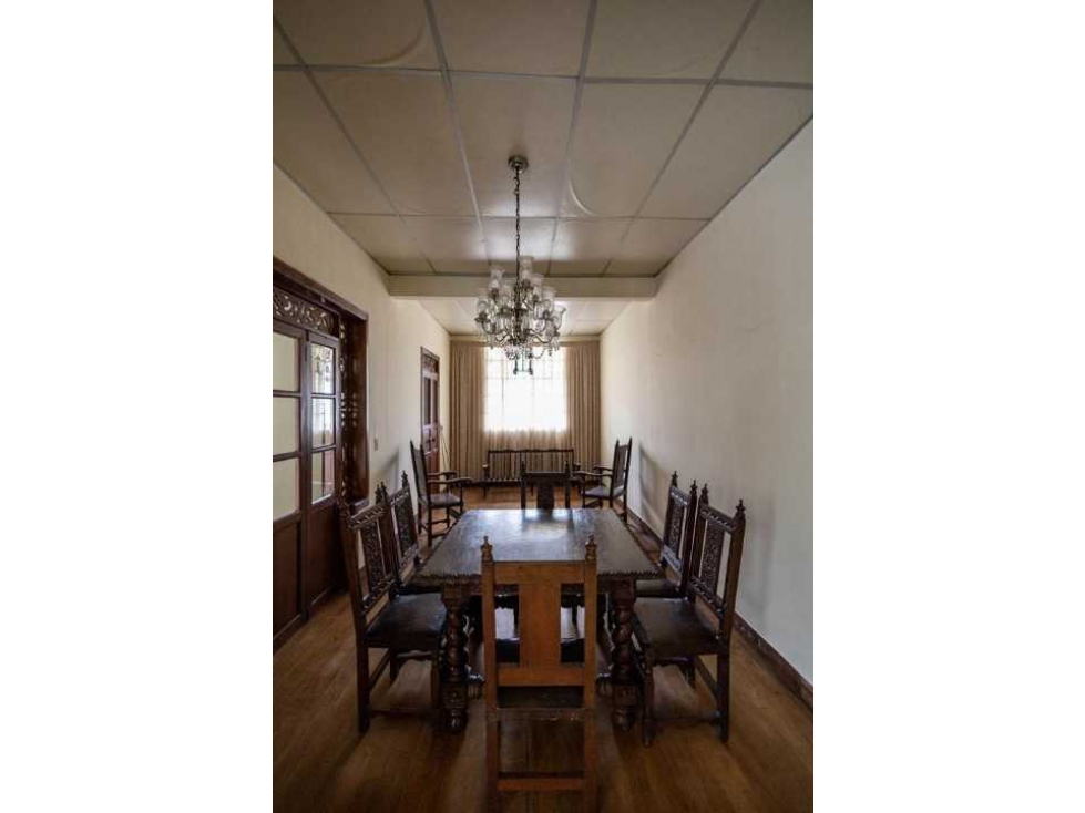 LUXA VENDE CASA CENTRO PARA ENTIDAD. MUY AMPLIA. EXCELENTE UBICACIÓN — foto 2
