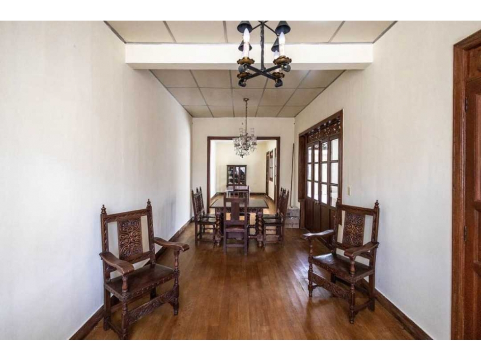 LUXA VENDE CASA CENTRO PARA ENTIDAD. MUY AMPLIA. EXCELENTE UBICACIÓN — foto 3