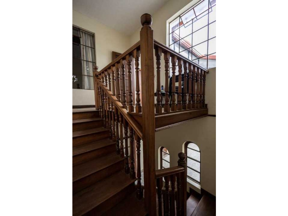 LUXA VENDE CASA CENTRO PARA ENTIDAD. MUY AMPLIA. EXCELENTE UBICACIÓN — foto 4