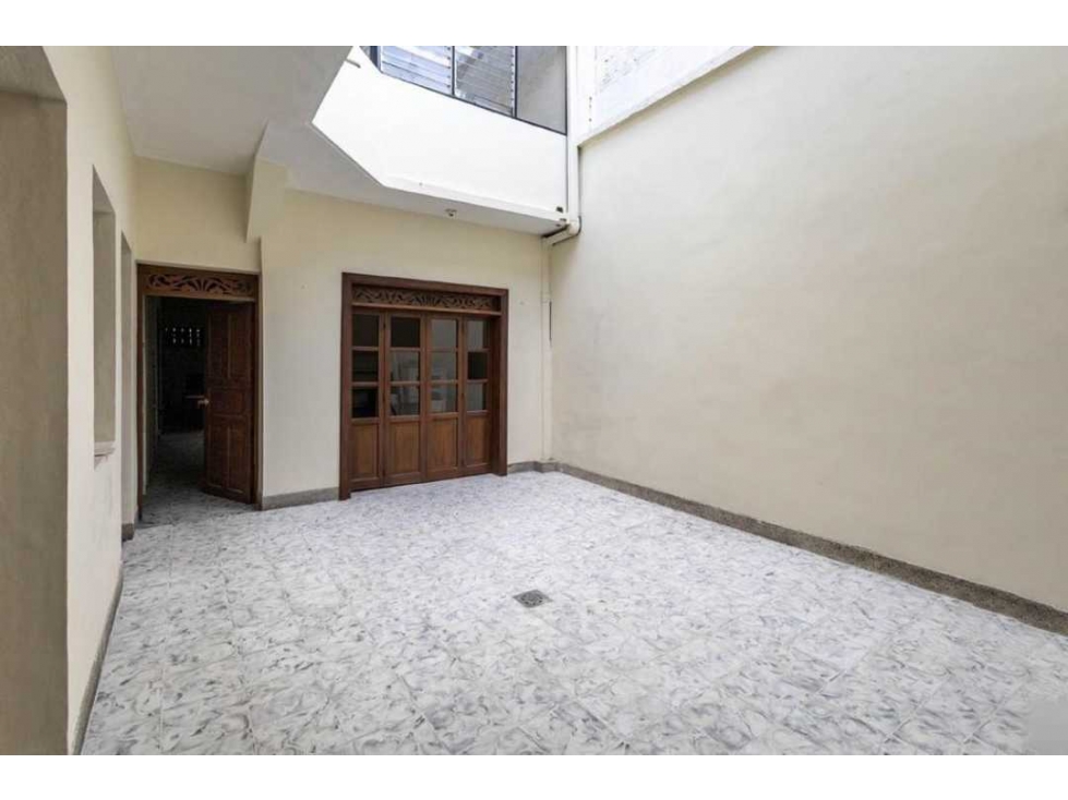 LUXA VENDE CASA CENTRO PARA ENTIDAD. MUY AMPLIA. EXCELENTE UBICACIÓN — foto 5