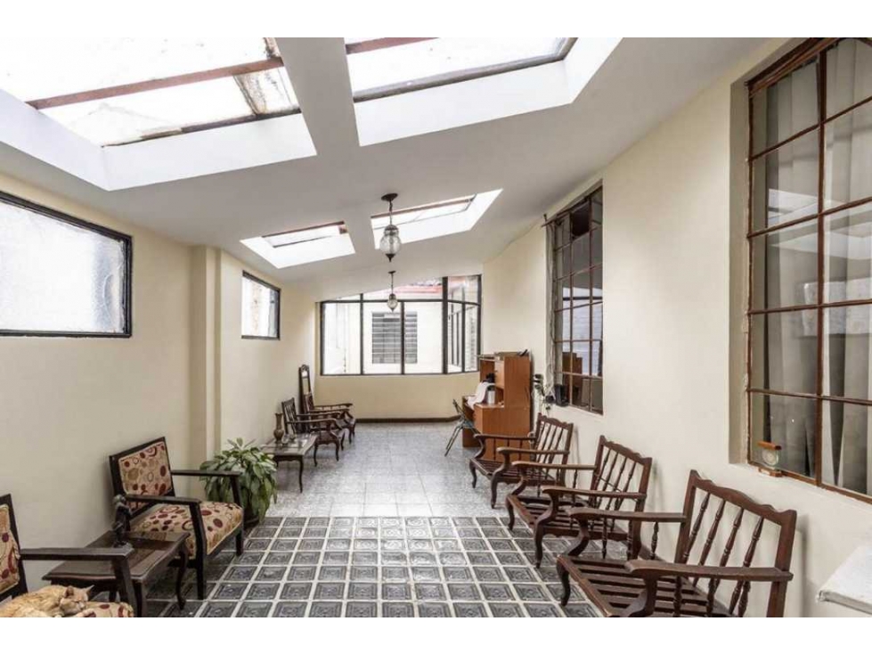 LUXA VENDE CASA CENTRO PARA ENTIDAD. MUY AMPLIA. EXCELENTE UBICACIÓN — foto 6