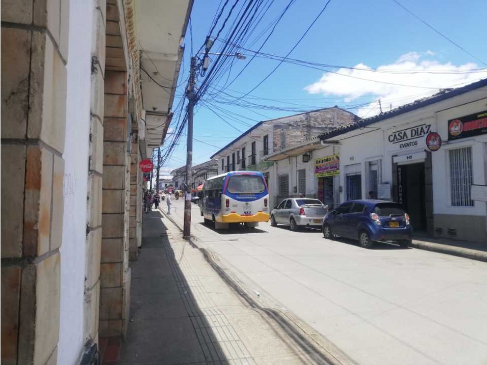 LUXA VENDE CASA COMERCIAL EN EL CENTRO . SOLO PARA INVERSIONISTAS — foto 2