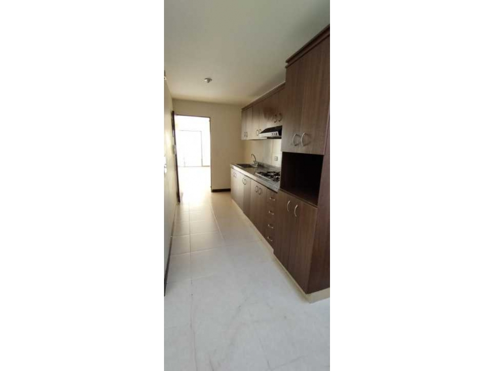 LUXA VENDE HERMOSA CASA EN LA URBANIZACIÓN TULIPANES DE LA HACIENDA — foto 5