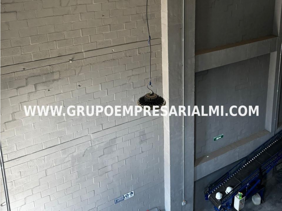 MAGNÍFICA BODEGA EN VENTA - SECTOR LA TOLVA COD: 31037 - 6