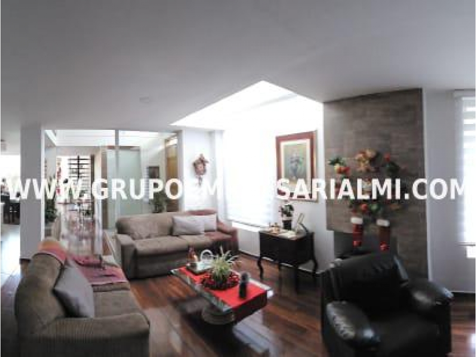 MAGNÍFICA CASA EN ARRIENDO - SECTOR LOMA DEL ESCOBERO COD: 31484 - 1