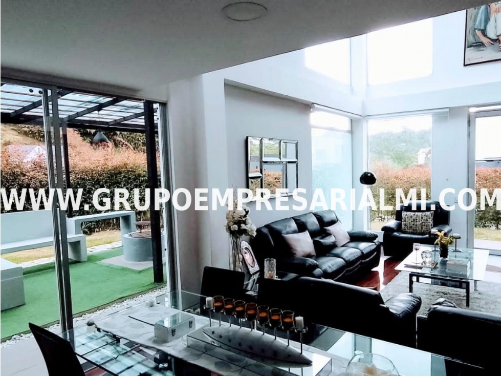 MAGNÍFICA CASA EN ARRIENDO - SECTOR LOMA DEL ESCOBERO COD: 31484 - 3
