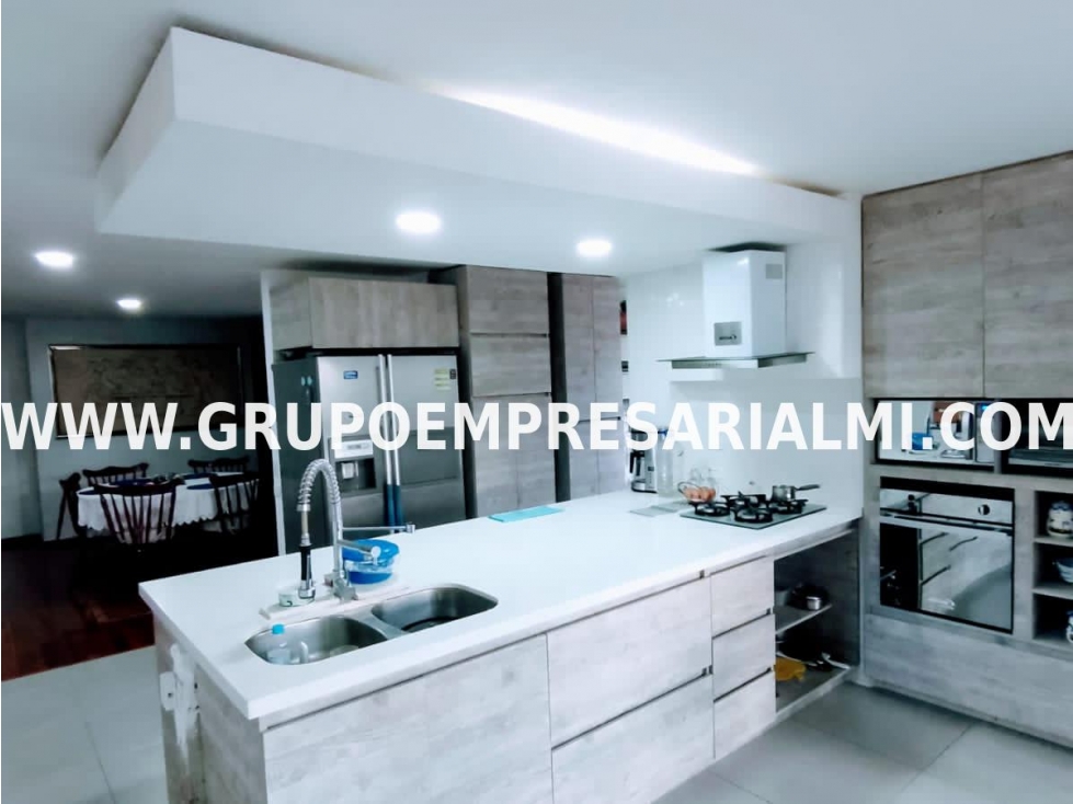 MAGNÍFICA CASA EN ARRIENDO - SECTOR LOMA DEL ESCOBERO COD: 31484 - 5