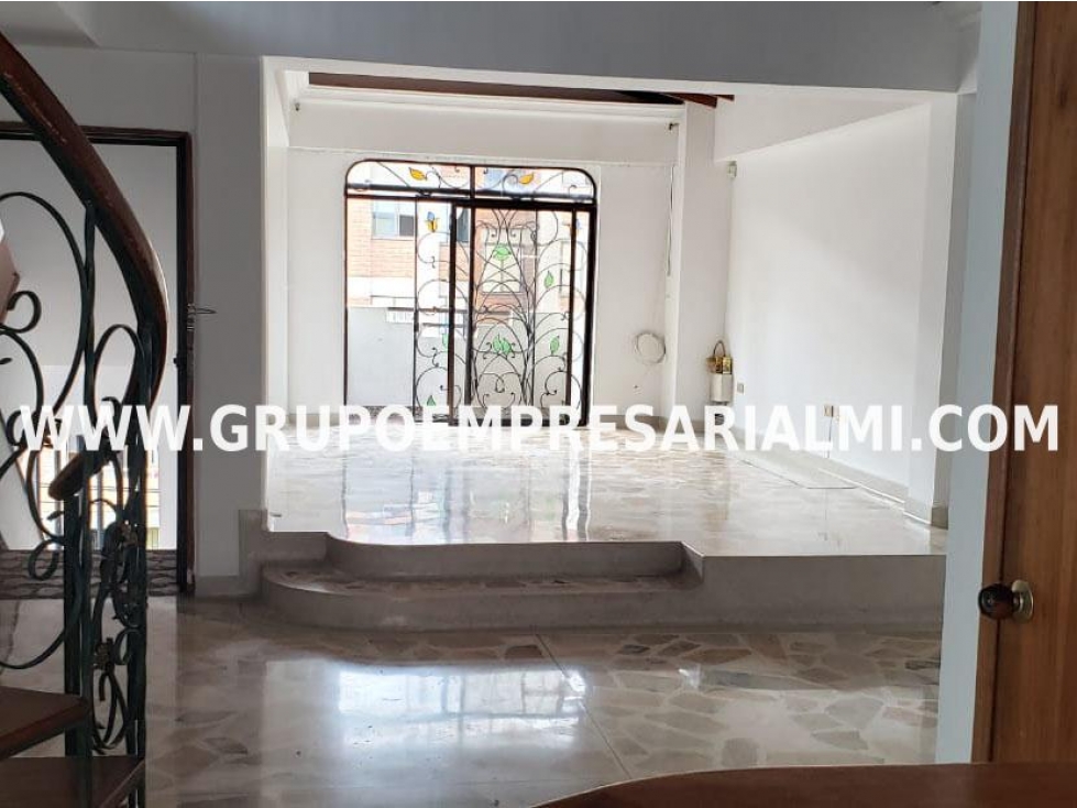 MAGNÍFICA CASA UNIFAMILIAR EN VENTA - SECTOR CALASANZ COD: 27624