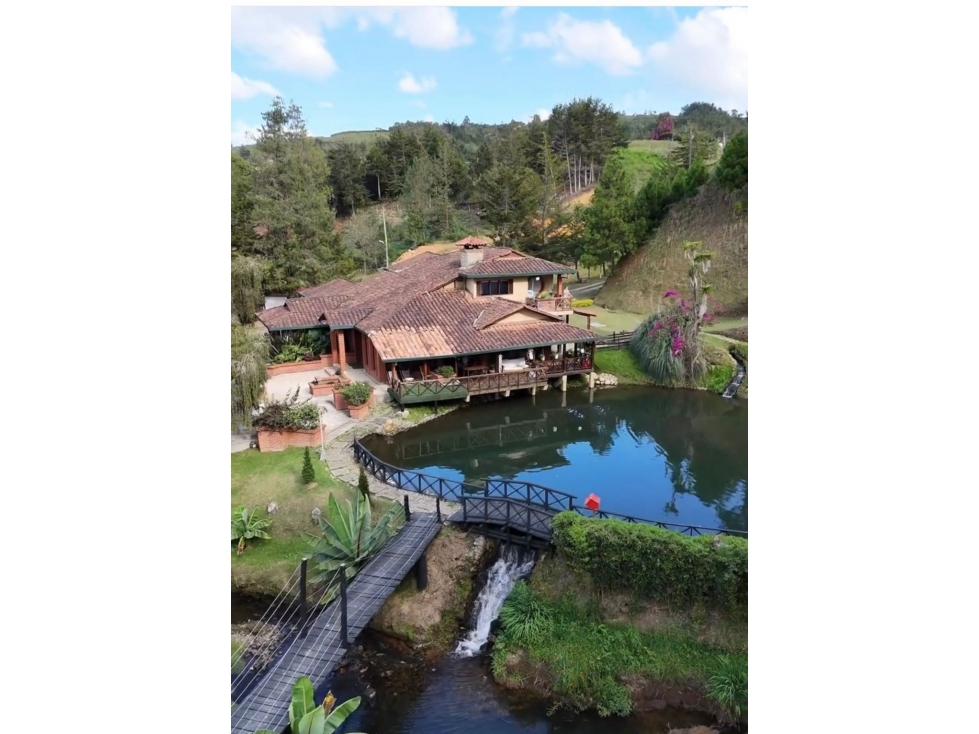 Magnífica Finca Campestre con Lago y Cascada en Venta Guarne