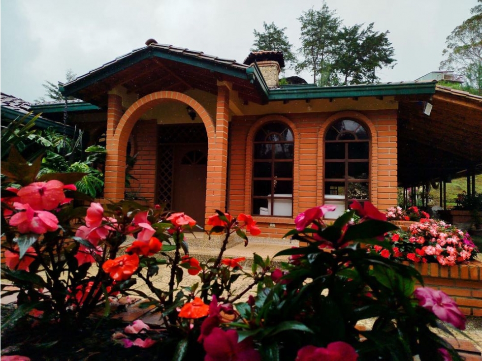 Magnífica Finca Campestre con Lago y Cascada en Venta Guarne — foto 4