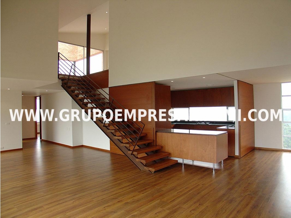 MAGNÍFICO APARTAMENTO DUPLEX EN VENTA - SECTOR SAN LUCAS COD: 29618