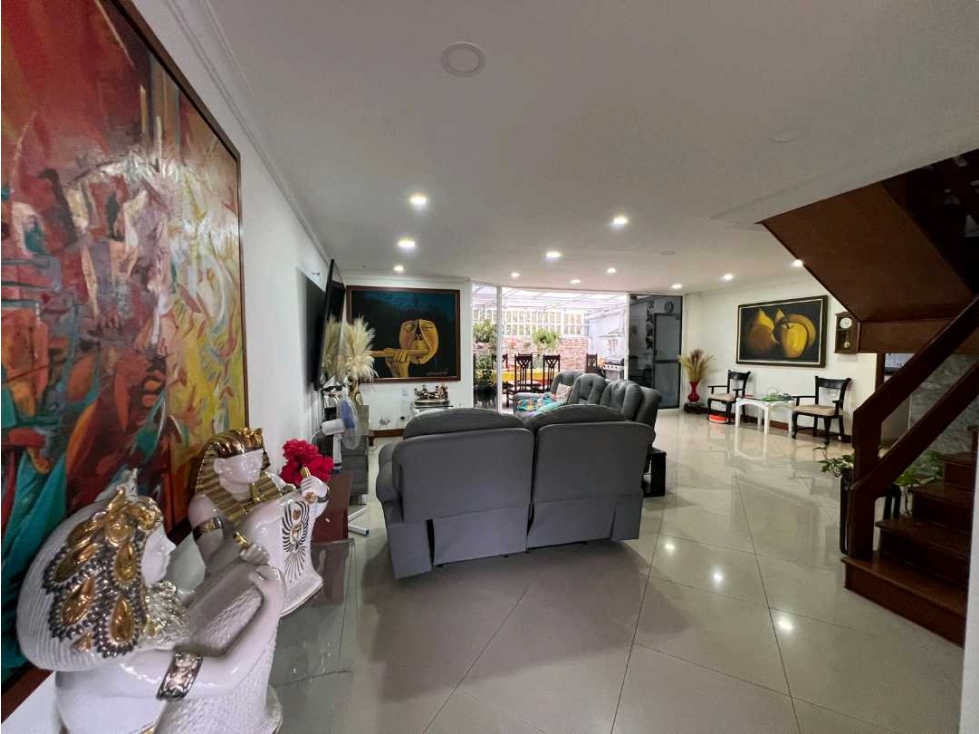 Magnifica casa en altos del poblado — foto 2