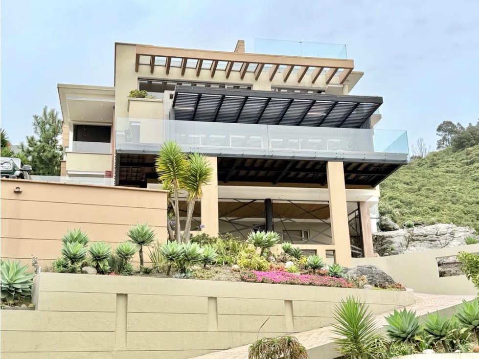 Majestuosa casa, TOP en diseño y acabados. Vista inigualable! - 2