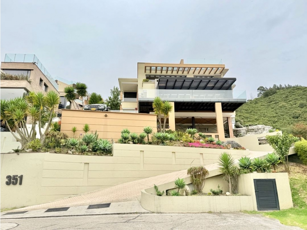Majestuosa casa, TOP en diseño y acabados. Vista inigualable! - 1