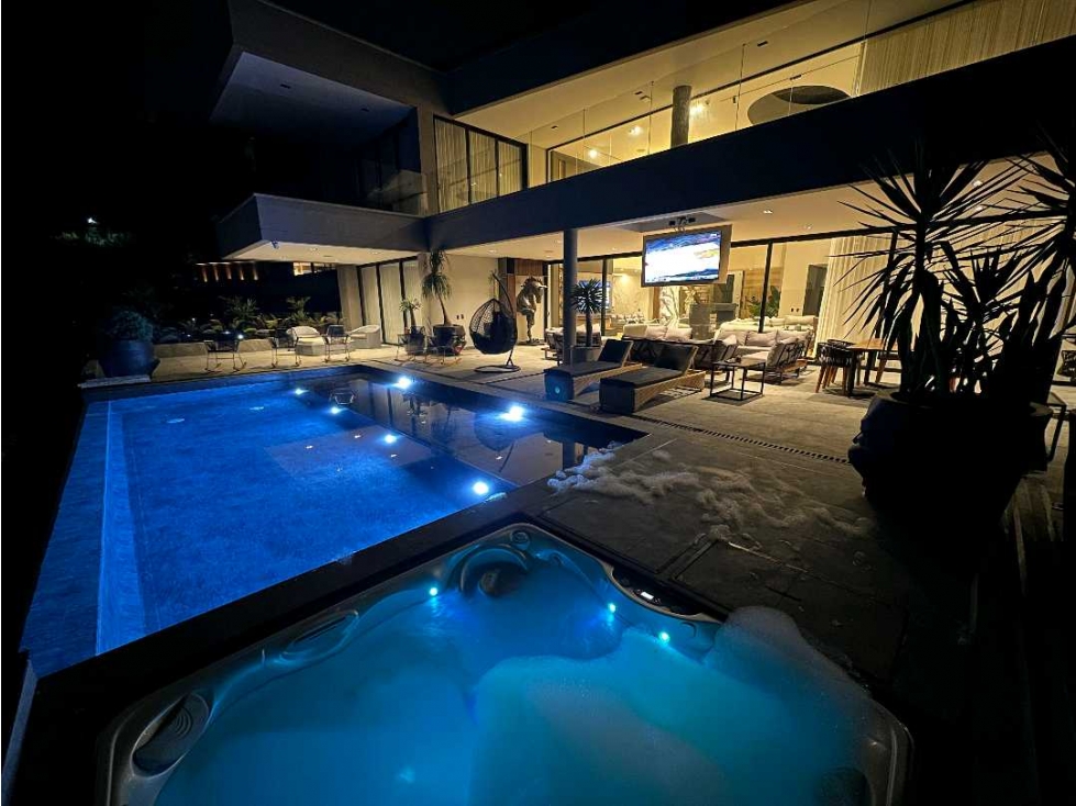 Mansion En EL POBLADO Medellín - Antioquia: ¡Lujo y Confort!$16.000M