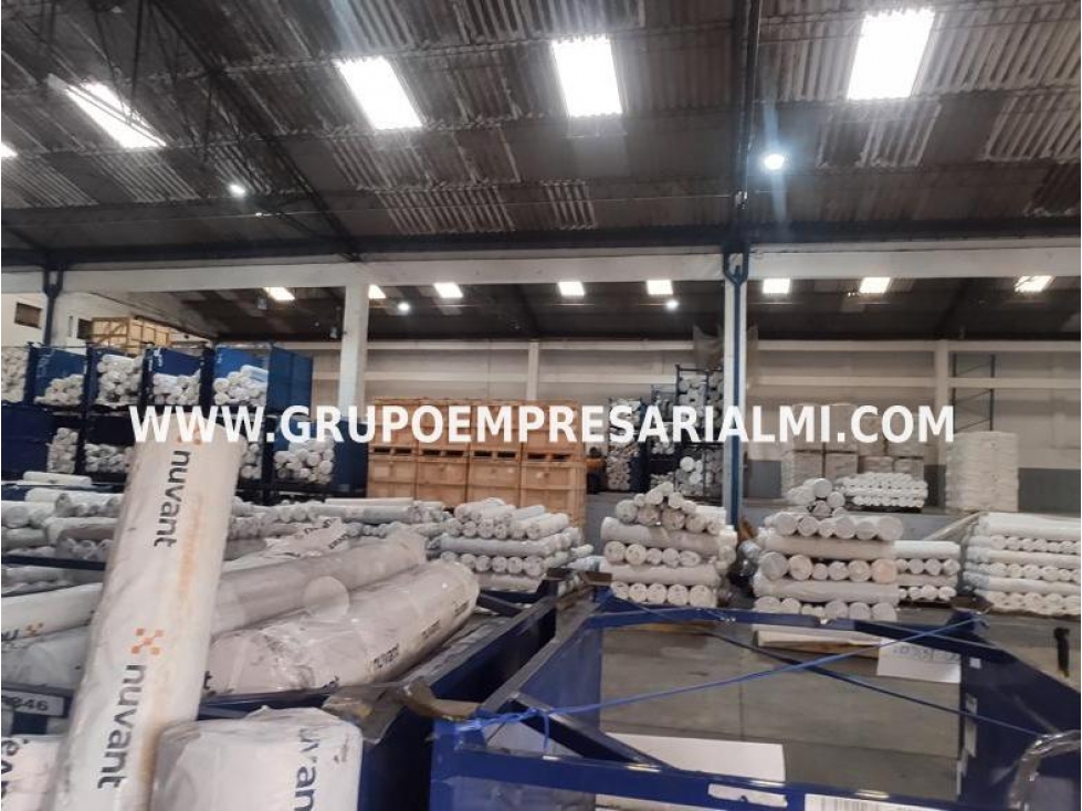MARAVILLOSA BODEGA EN VENTA - SECTOR LOS ALCÁZARES COD: 32585 - 5
