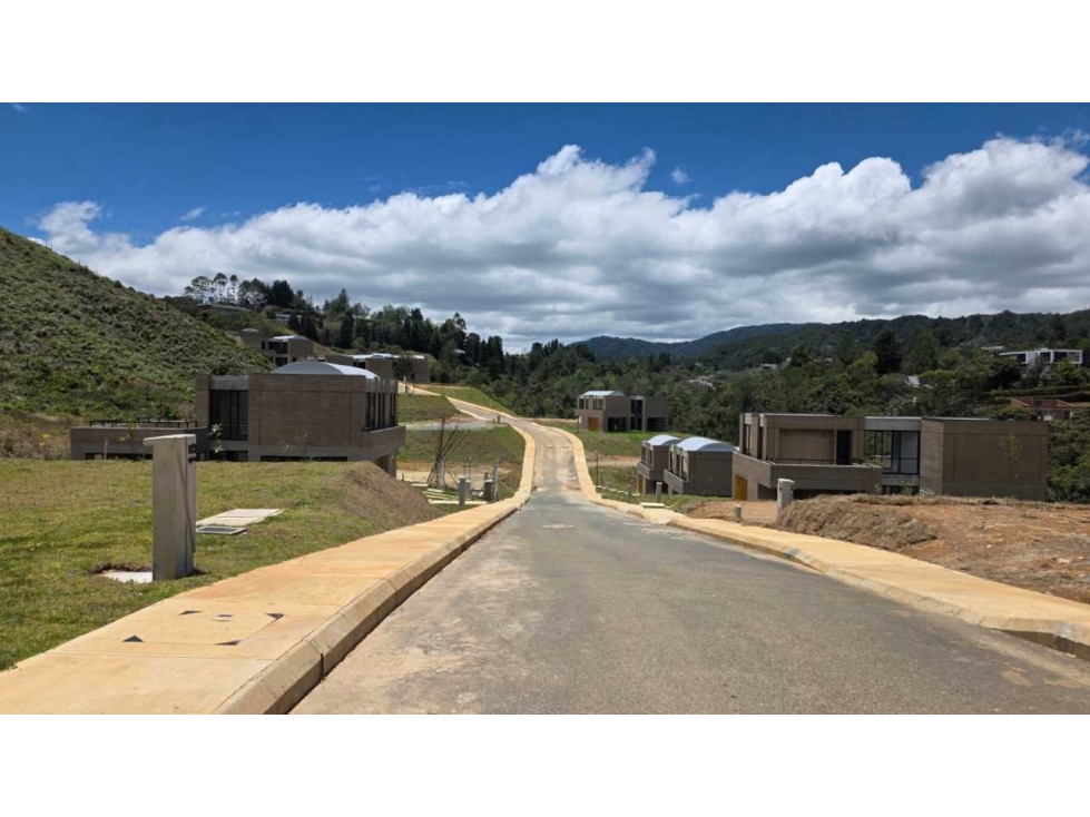 MARAVILLOSA PORTUNIDAD DE CONSTRUIR CASA EN EL ESCOBERO — foto 2
