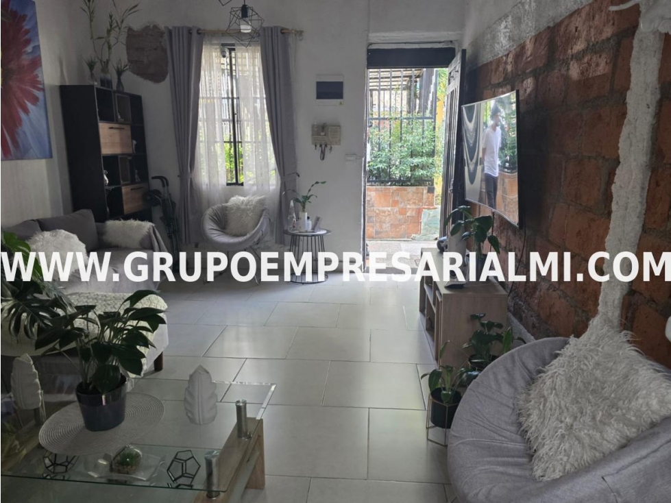 MARAVILLOSA CASA UNIFAMILIAR EN VENTA - SECTOR SAN CAYETANO COD: 32358