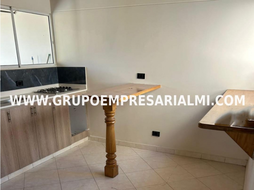 MARAVILLOSO APARTAMENTO EN ARRIENDO - SECTOR SANTA LUCIA COD: 33423 — foto 2