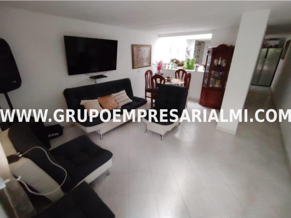 AMPLIA CASA EN VENTA - SECTOR BUENOS AIRES / MEDELLIN COD: 33695