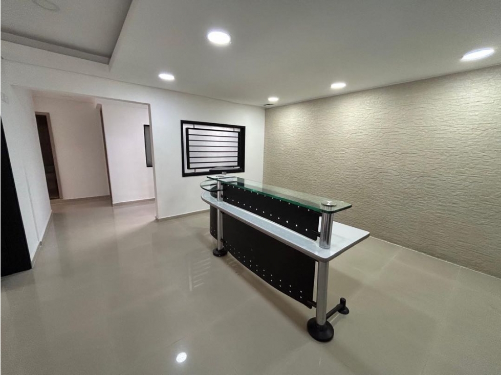 (MC-C) Oficina en 2do Piso Alquiler en Santa Mónica Cali - 1