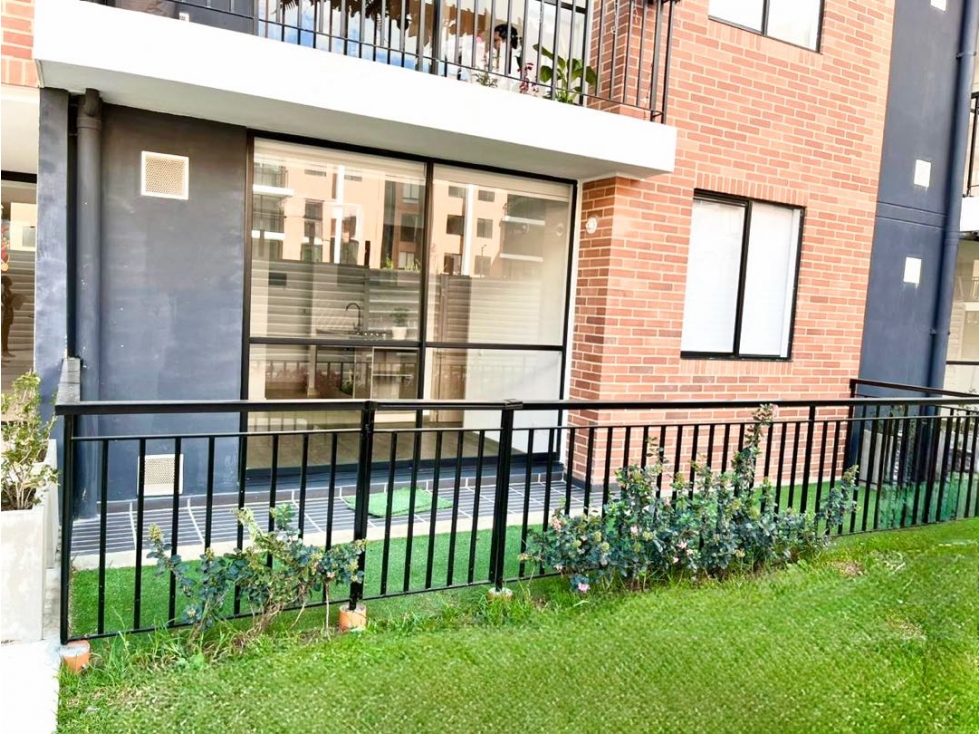 Milla de Oro Apartaestudio con terraza, depósito y parqueadero