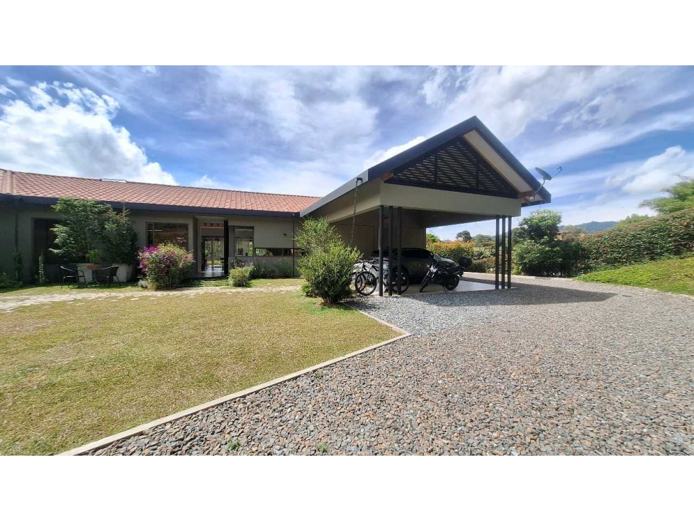MODERNA CASA DE UN NIVEL PARA LA VENTA EN LLANOGRANDE -RIONEGRO. — foto 3