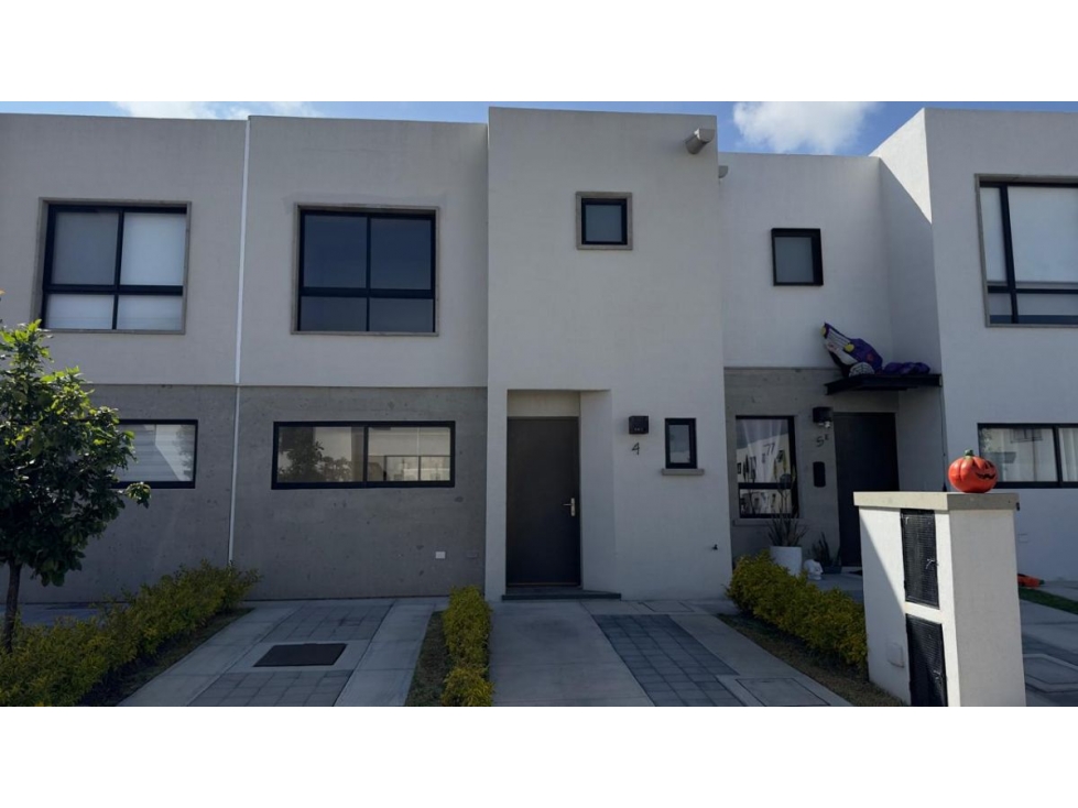 Moderna Casa en El Mirador | Entrega Inmediata y Amenidades de Lujo