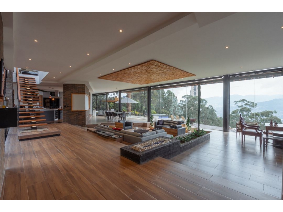 MODERNA CASA EN PALMAS CON VISTA A LA CIUDAD DE MEDELLIN — foto 2