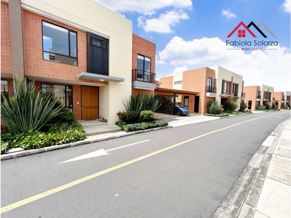MODERNA CASA EN VENTA EN LA SABANA CAJICA CON CLUBHOUSE - 2