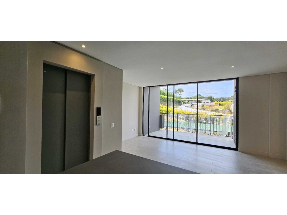 Moderno apartamento en venta en Cerritos. Ascensor directo a la sala.