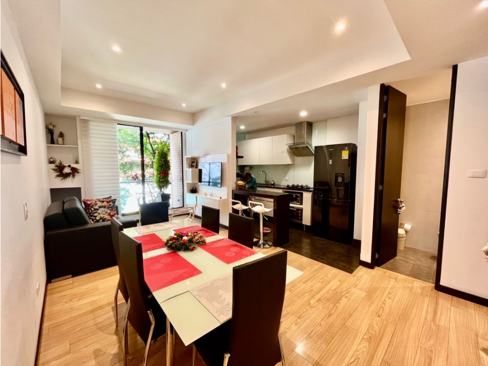 Moderno apartamento lateral en venta en Santa Bárbara con vista verde